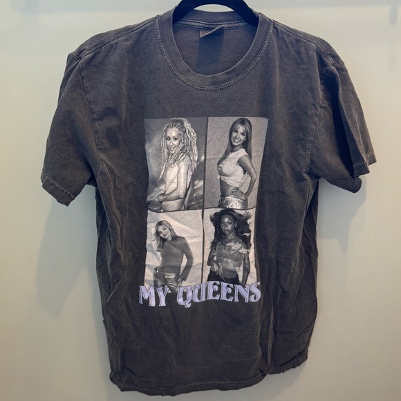 Friday + Saturday MY QUEENS tee - Picture 1 of 3